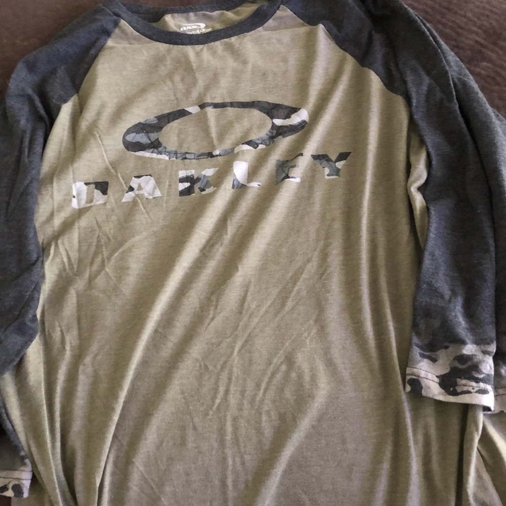 Men’s 3/4 sleeve Oakley shirt